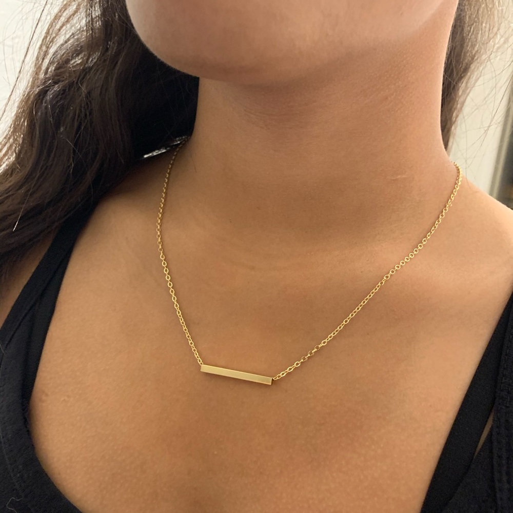 Minimalist gold necklace